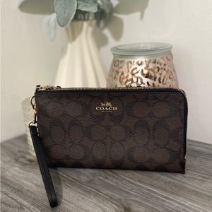 Coach wristlet wallet